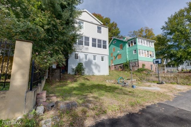 Building Photo - 1357 Lawrence St NE
