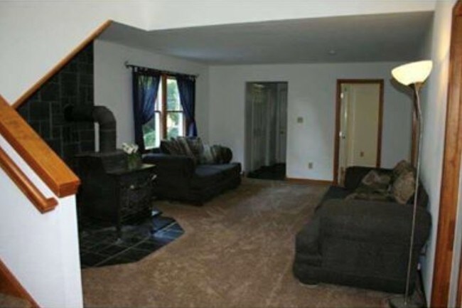 Building Photo - 122 Garris Rd