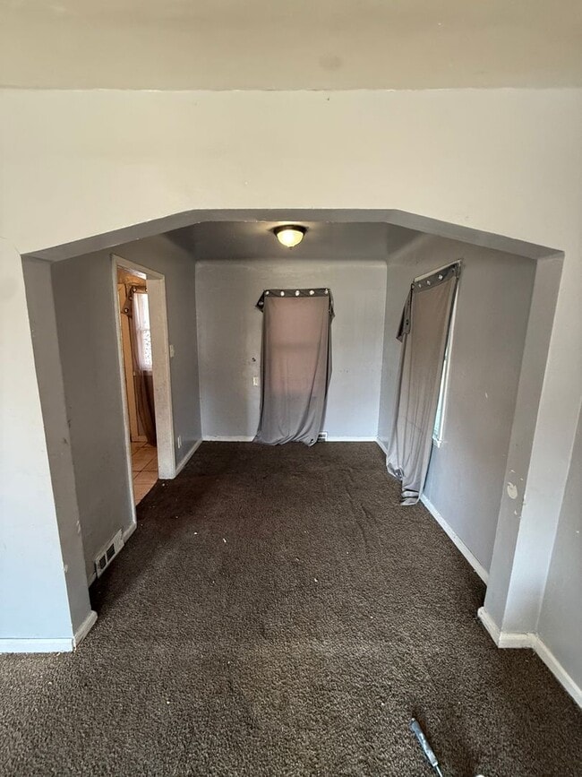 Building Photo - Newly Renovated 2 Bedroom / 1 Bath Duplex ...