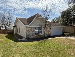 Building Photo - 7718 Clear Ridge Dr