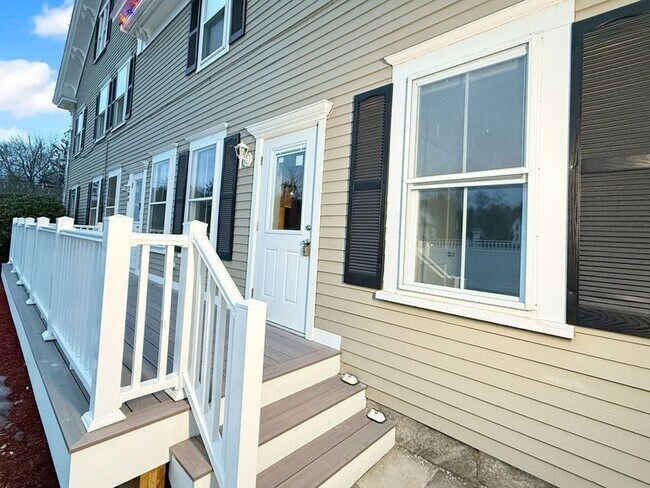 Building Photo - 264 Middlesex Rd