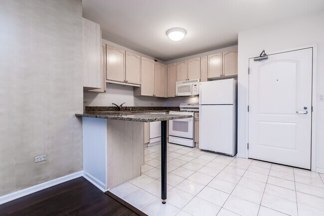 Building Photo - 21 W Chestnut St