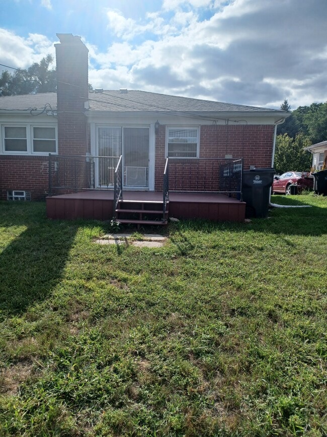 Building Photo - 2285 Stieber St