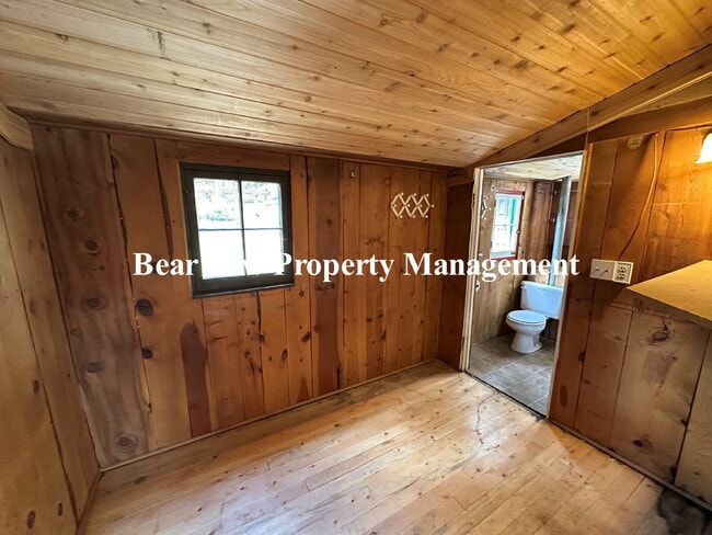 Building Photo - Cozy Cabin in the Woods!