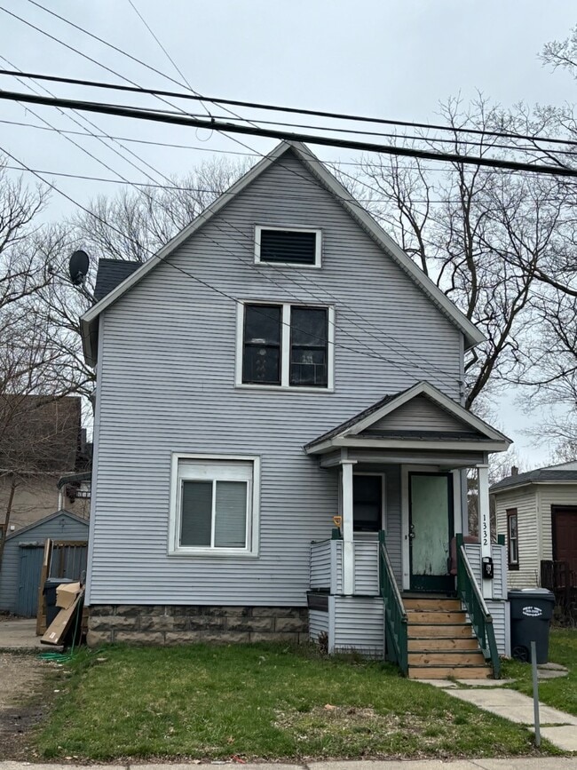 Building Photo - 1332 James St