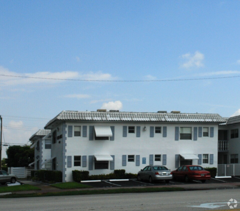 Primary Photo - Lomas Apartments