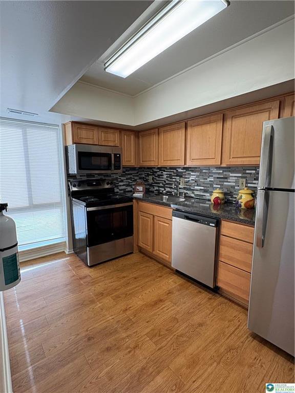 Building Photo - 911 George St