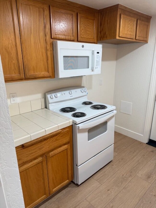 Building Photo - Great Condo with 1 car garage and indoor l...