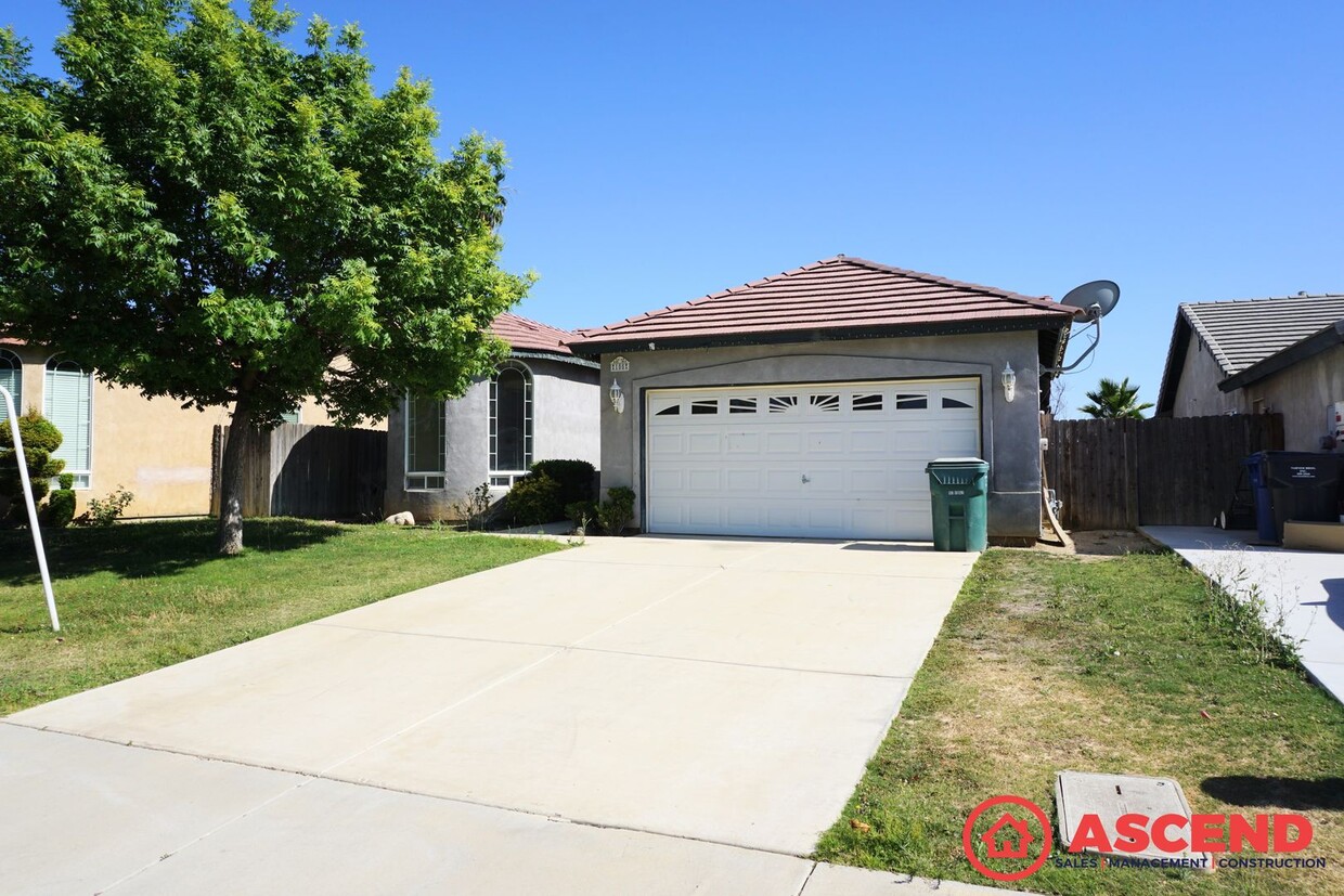 Foto principal - Charming Home in North Bakersfield!