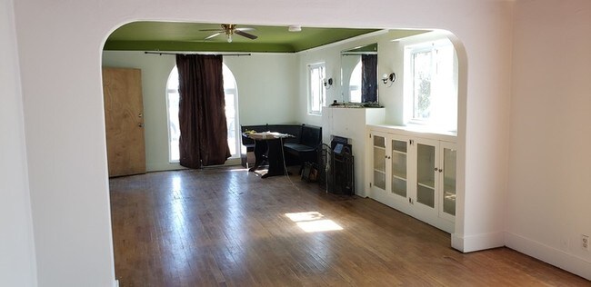 Building Photo - 2128 Coal Ave, Apt A