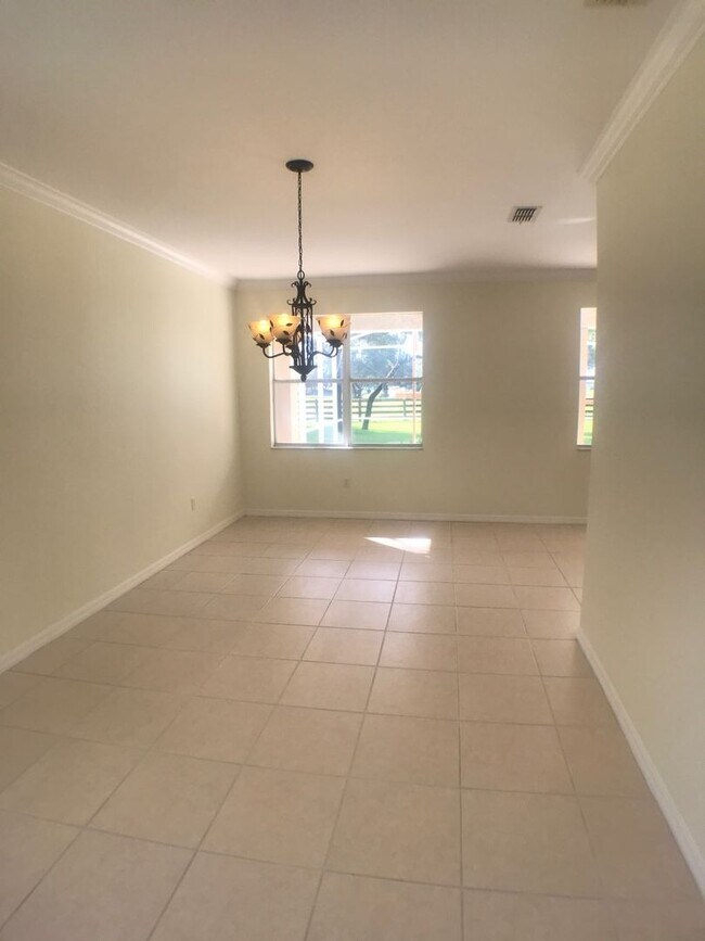 Building Photo - Great 4 bedroom pool home in gated community