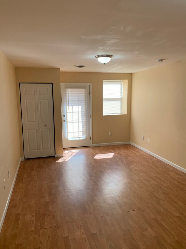 Foto principal - 107 Washington St