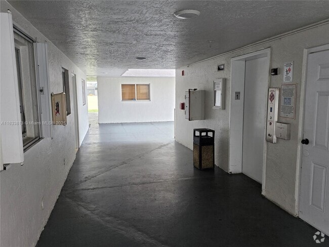 Building Photo - 6060 W 21st Ct
