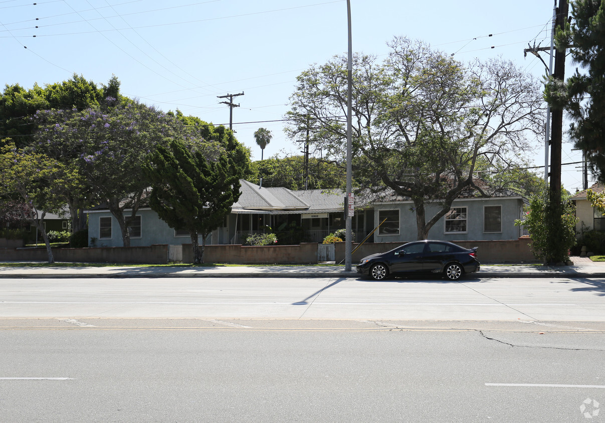 Building Photo - 10900 Culver Blvd