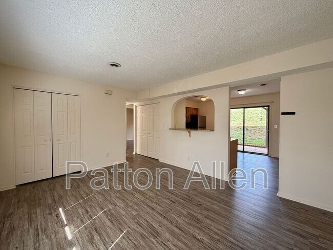Building Photo - 21 Dawnwood Cir