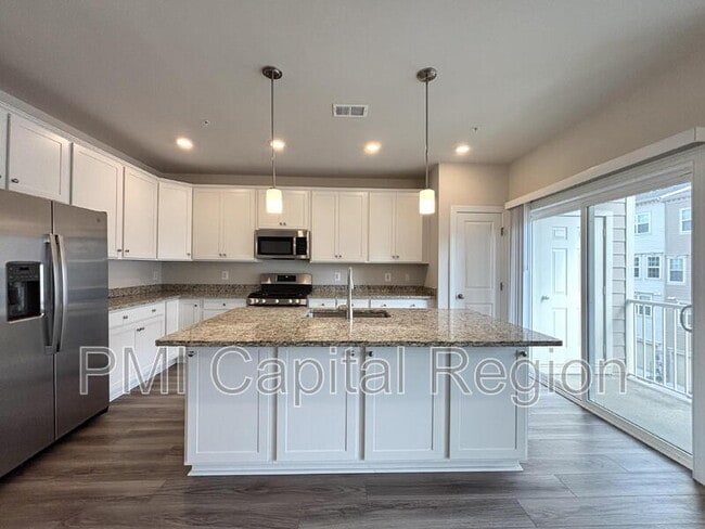 Building Photo - 9718 Vang Dr