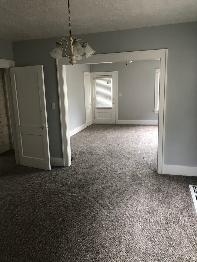 Comedor - 1035 E 28th St