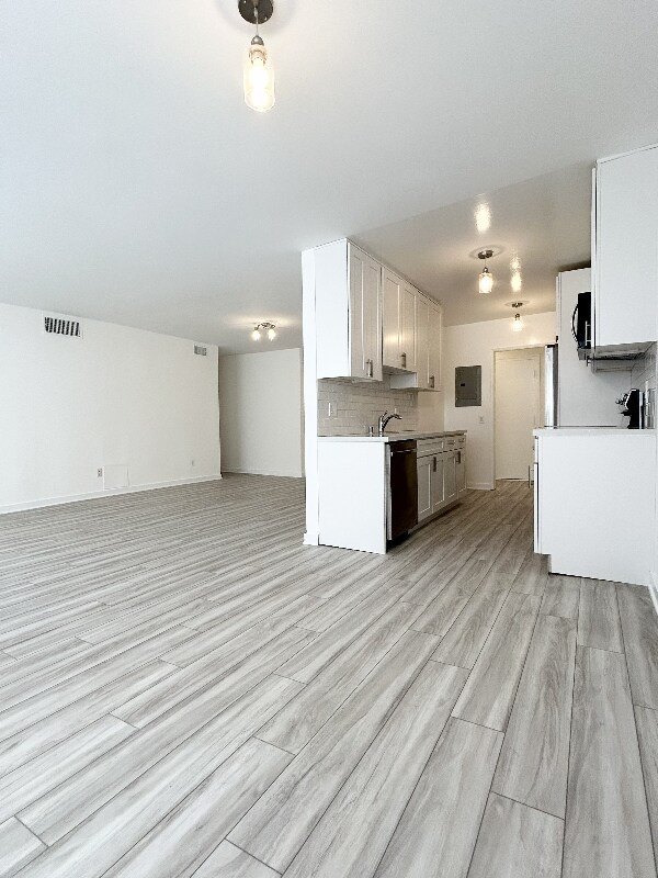 Foto del edificio - 1849 S Bentley Ave