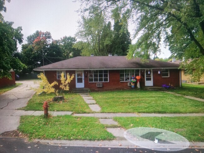 2 bedroom Duplex - 1508 Douglas Ct