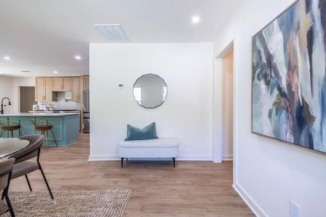 Foto del edificio - STUNNING RENOVATION! Modern 3BR/2BA Ranch in Sought-After Location!