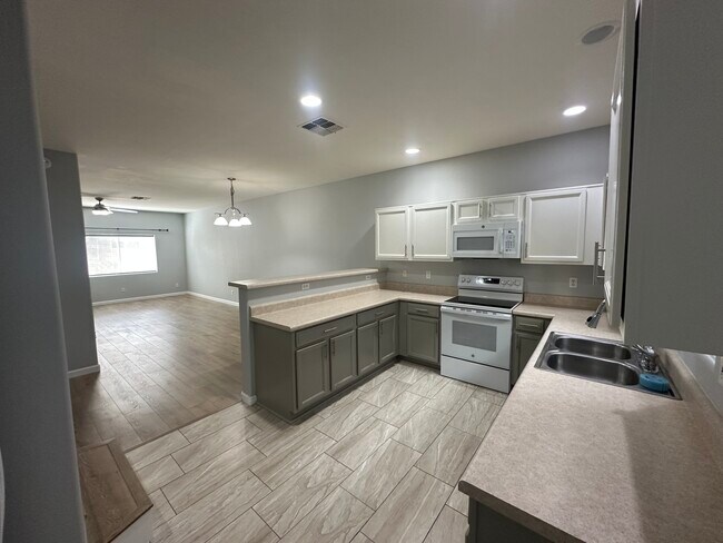 Building Photo - 17610 N 17th Pl