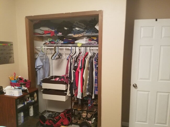 Building Photo - Cedar Falls House Available June 1st