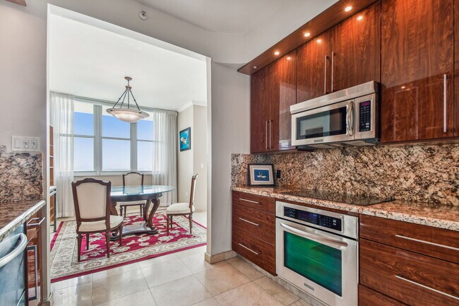 Kitchen diner - 800 Claughton Island Dr