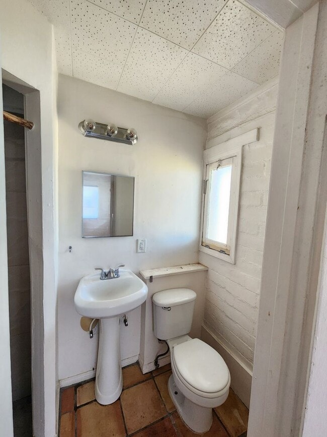 Building Photo - 73752 Crestview Dr