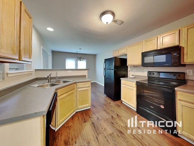 Building Photo - 7233 Hidden Creek Dr