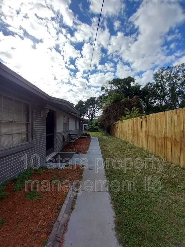 Building Photo - 9313 Eastfield Rd