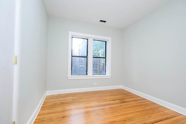 Foto del edificio - 3004 W Ainslie St