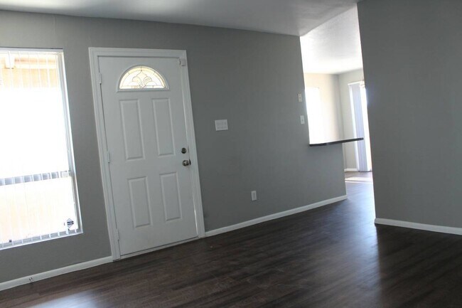 Foto del edificio - Renovated 2x2 Condo Located in N Phoenix!