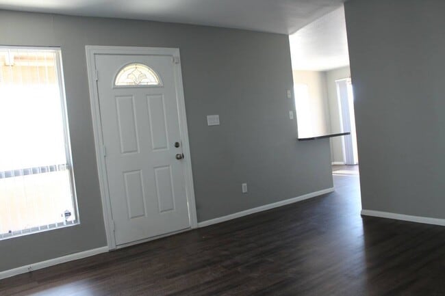 Building Photo - Renovated 2x2 Condo Located in N Phoenix!