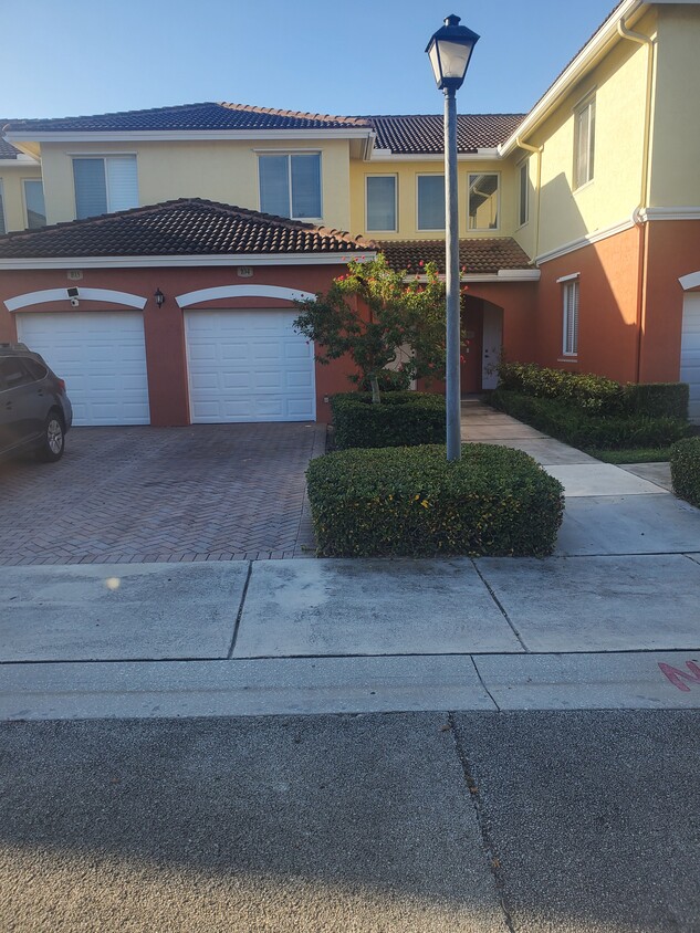 Primary Photo - 47 SE Sedona Cir