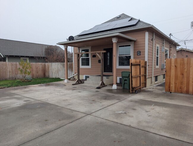 Foto del edificio - 2 bedroom 1 bath home *MOVE IN SPECIAL*