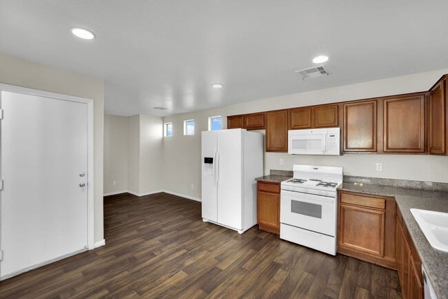 Building Photo - Cute 3 bedroom 1 car garage 2 story home!