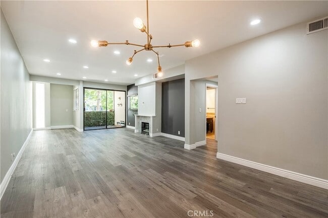 Building Photo - 1305 N Columbus Ave