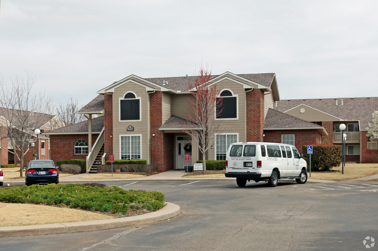 Foto principal - Rosewood Manor Senior Apartments