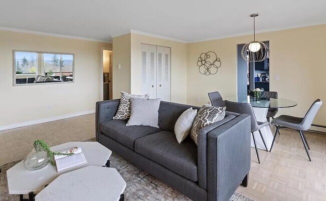 Foto del edificio - Luxurious 2 Bed, 1.5 Bath Condo with a View!