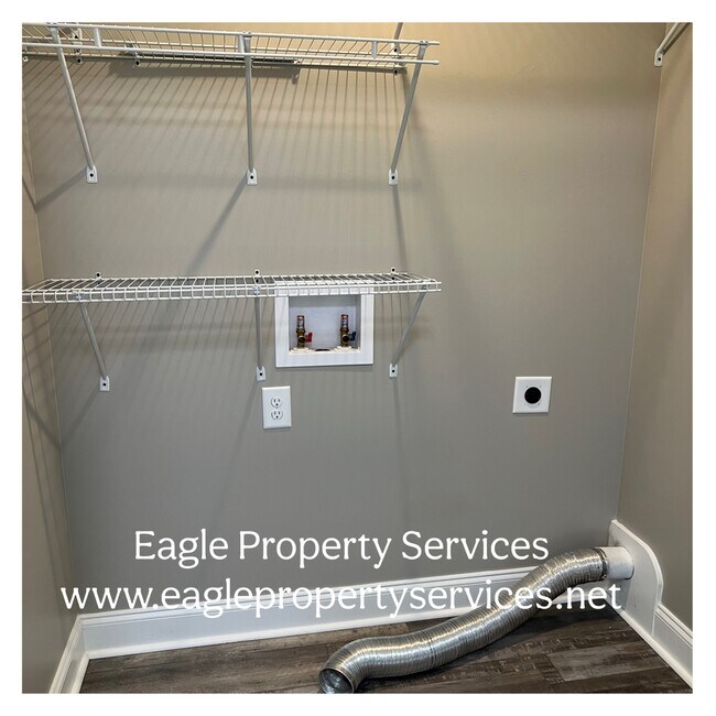 Foto del edificio - 114 Roslyn Ct