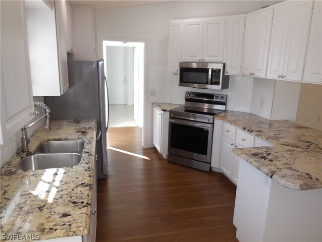 Building Photo - 4823 Lasqueti Way