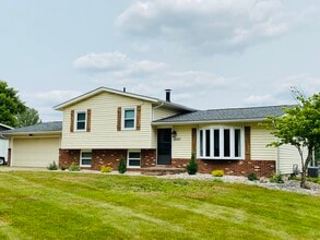 Building Photo - 2047 Zircon St NE