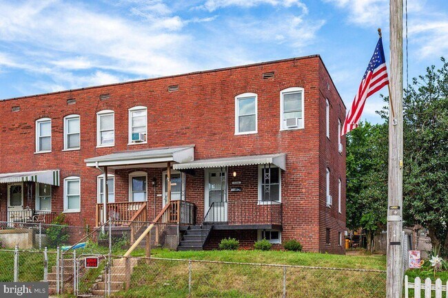 Building Photo - 5330 4th St