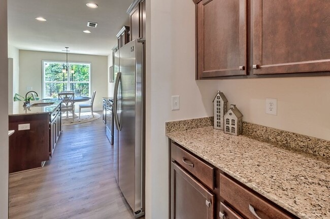 Building Photo - 1025 Prides Crossing