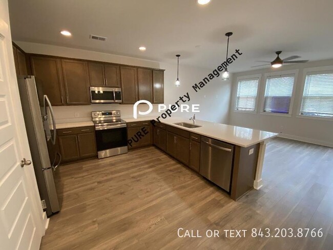 Building Photo - 3 bed 2.5 bath available now!!! North Char...