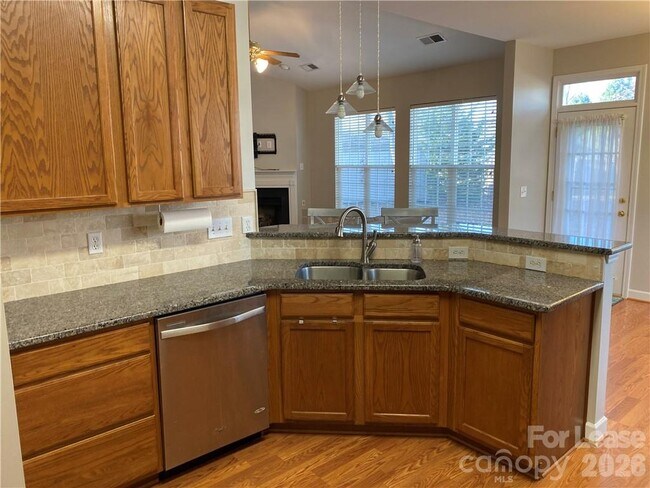 Foto del edificio - 7003 Conifer Cir