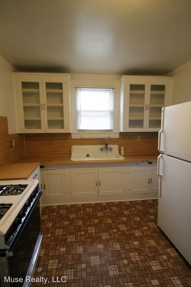 Building Photo - 2 br, 1 bath House - 621 Walnut Street