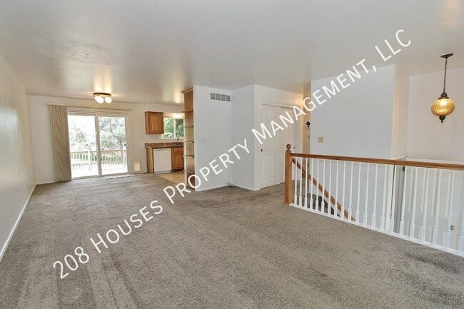 Building Photo - Charming Home on Quiet Cul-de-sac