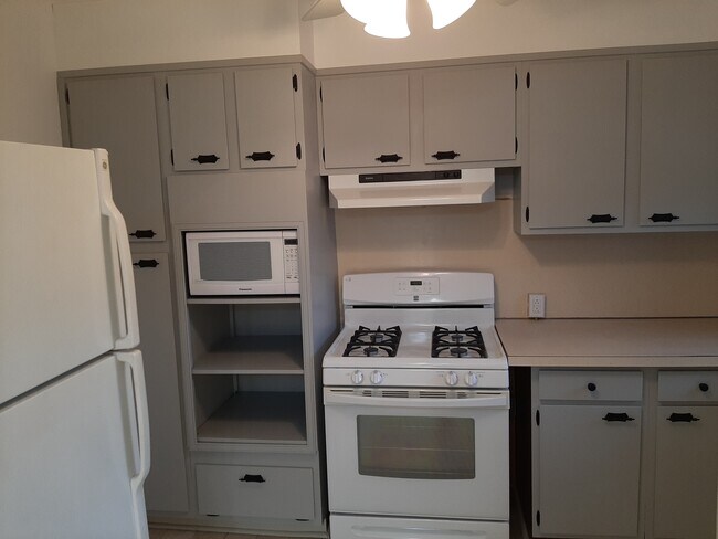 Building Photo - 17 S Kershaw St