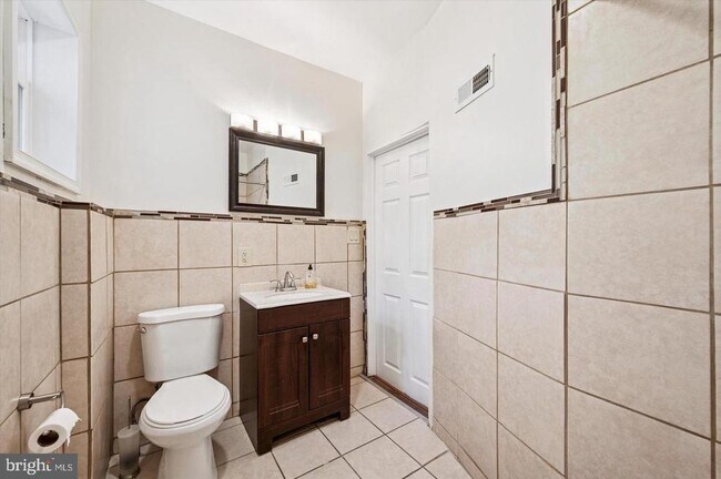 Building Photo - 1231 S 26th St